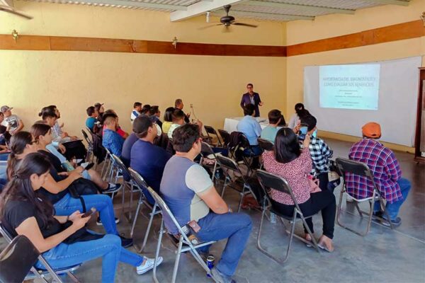 CAPACITAN A PEQUEÑOS PRODUCTORES DE CERDOS
