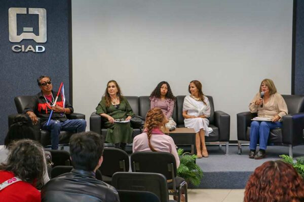 PRESENTAN-LIBRO-SOBRE-TERRITORIALIDAD-SAGRADA-COMCAAC